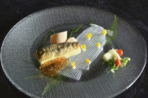 玉蜀黍のムースに鮎のロースト メロンマリネサラダ ~クリームチーズヨーグルトを添えて~